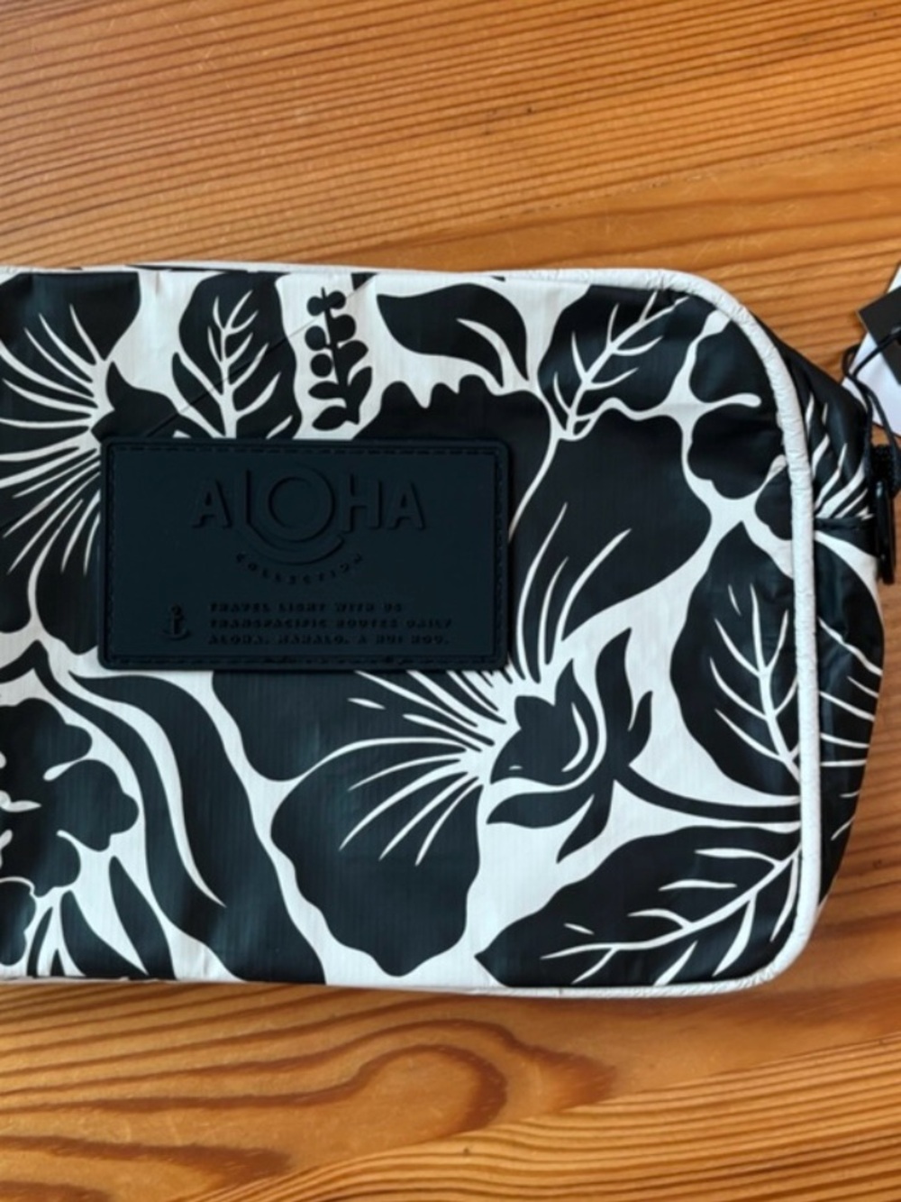 ALOHA Collection Black and White Floral Crossbody Bag - Picture 3 of 4